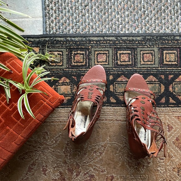 π3/$45π! Gladiator Heels π§‘ - Picture 2 of 9